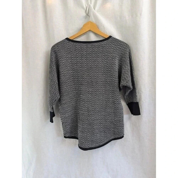The Limited Black And White Chevron Pullover sweater women's size small SW3 - Picture 6 of 9